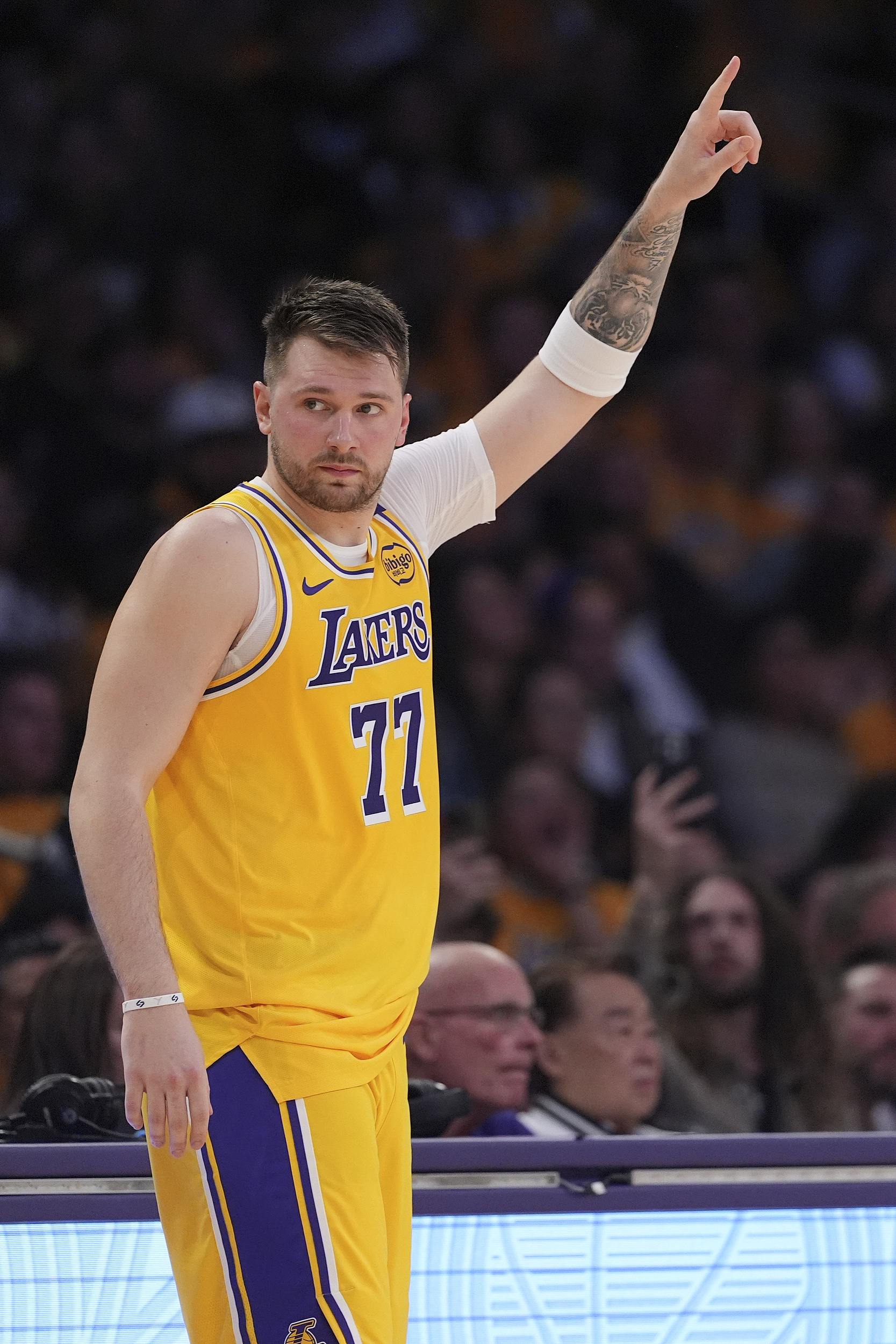 东契奇连续十场比赛得分超过比分优势明显，切尔西挑战极限！